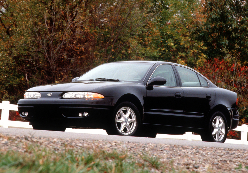 Oldsmobile, 1999–  Alero Sedan, 1999–2004 Oldsmobile Alero Sedan '1998–2004, AutoDir