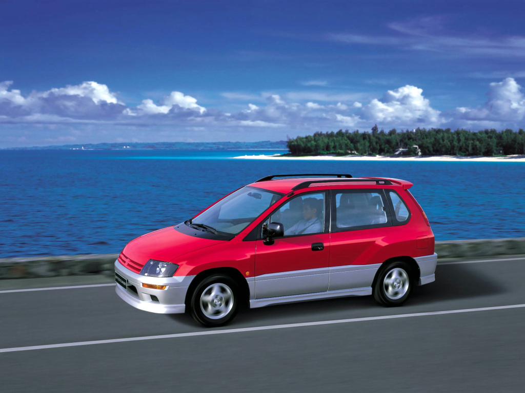 Mitsubishi, Space Runner (N61W), Mitsubishi Space Runner (N61W) '1999–2002, AutoDir
