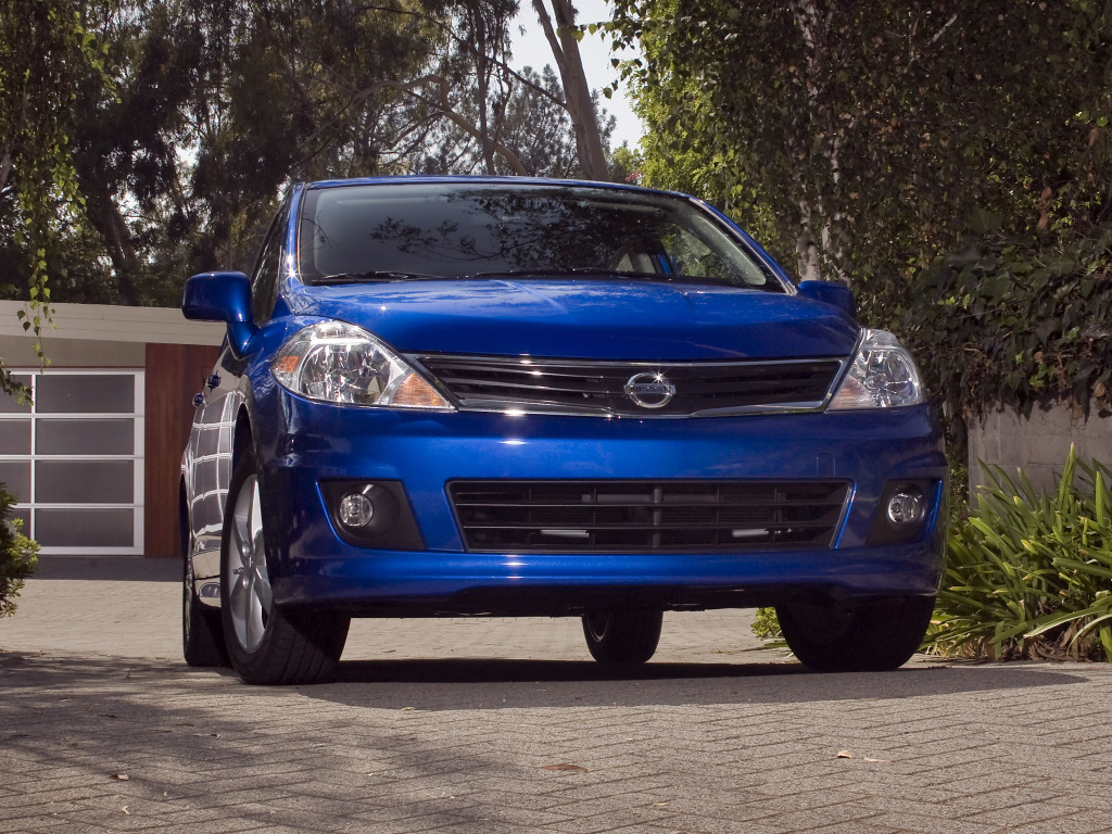 Nissan, Versa Hatchback (C11), 2010–12 Nissan Versa Hatchback (C11) '2009–12, AutoDir